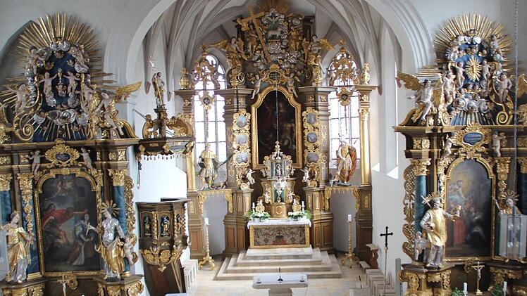 Prachtvoll, lichtdurchflutet  und figurenreich: der Chorraum der MarienkapelleFotos: Eckehard Kiesewetter