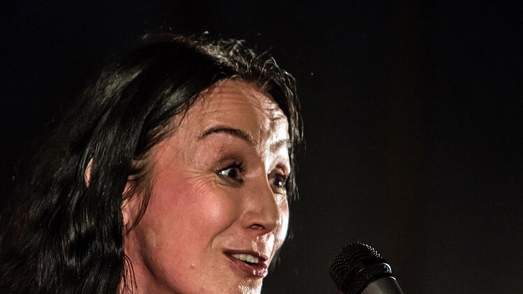 Wiederhören im Contakt: Anja Lenßen stellte ihr Programm "Frau über Bord" in Coburg vor.Foto: Jochen BErger