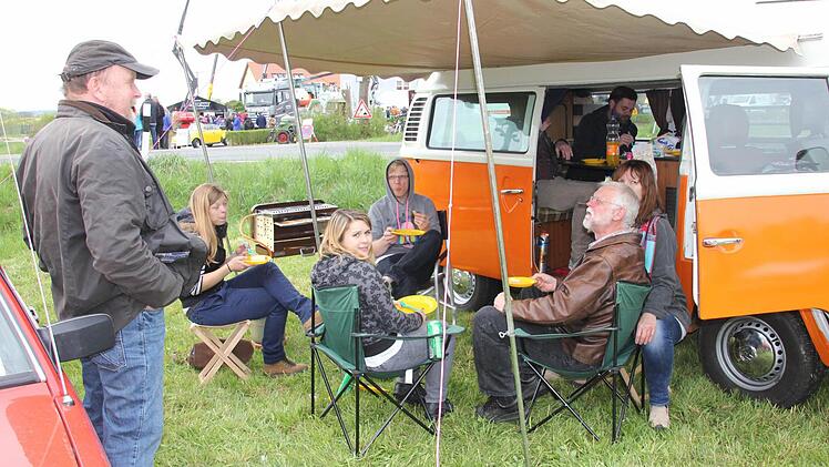 Familie Böhme wandelte ihren VW-Bus in ein Mehr-Generationen-Haus um. Foto: Kestel
