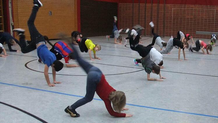 "Freezes" und "Powermoves" kamen auch bei den Zeiler Kindern richtig gut an. Foto: privat