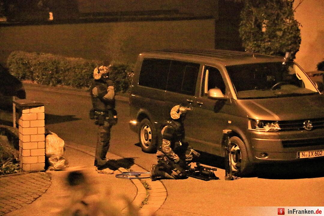 SEK stürmt Wohnhaus in Reundorf