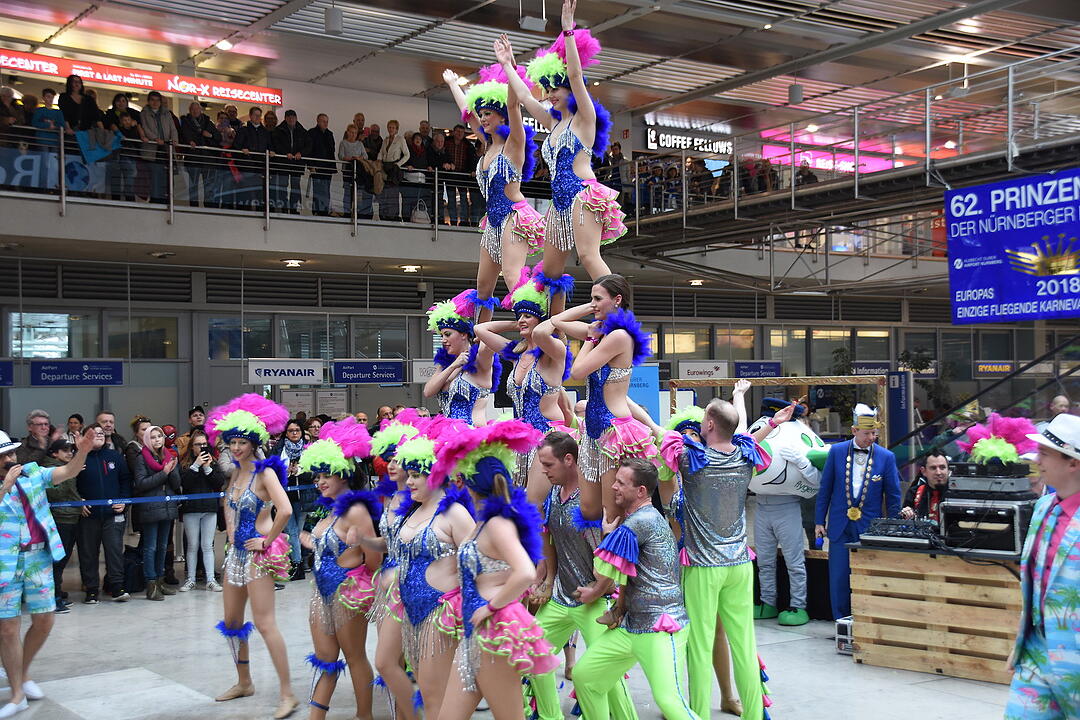Fasching: Traditioneller Prinzenflug am Nürnberger Flughafen