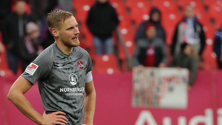 FCN-Kapitän Hanno Behrens hat während der Corona-Krise dem Personal des St. Elisabeth-Krankenhaus in Bad Kissingen Pizza eine Runde Pizza spendiert.