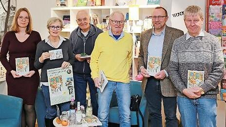 Das gesamte Autorenteam des „Stadtschreibers Herzogenaurach“ nahm an der Buchvorstellung teil.
