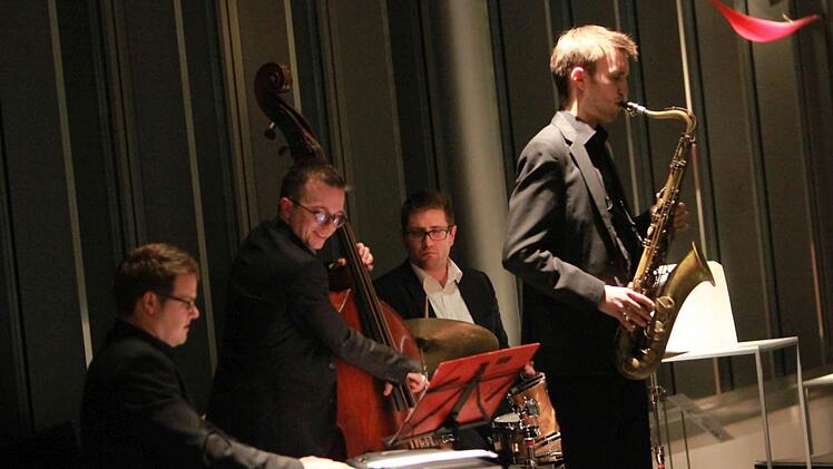 Impressionen vom Gastspiel des Konstantin Herleinsberger Quartetts im Glasmuseum Rosenau.Foto: Jochen Berger