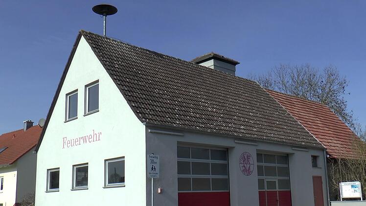 Im Horhäuser Feuerwehrhaus werden bald ein neues Tragkraftspritzenfahrzeug (TSF)  und eine neue Tragkraftspritze stehen. Die Auftragsvergabe erfolgt demnächst durch die Gemeinde.