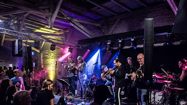 Reichlich Applaus gab es bei der Coburger Jazz-Nacht, die erstmals in der Alten Pakethalle stattfand.Foto: Jochen Berger