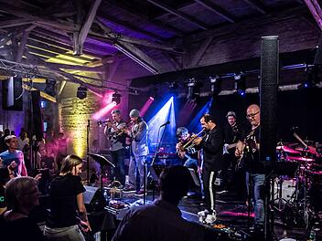 Reichlich Applaus gab es bei der Coburger Jazz-Nacht, die erstmals in der Alten Pakethalle stattfand.Foto: Jochen Berger