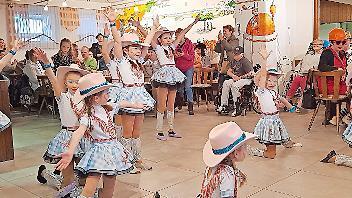 Die Kindertanzgarde „Confetti“ von der ÖFG Oberthulba begeisterte mit ihrem Auftritt.