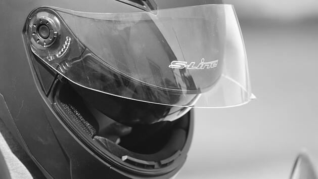 Wiesen: Motorradfahrer ger&auml;t in Gegenverkehr - keine Rettung m&ouml;glich