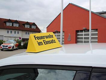 Auf dem Weg zum Gerätehaus können Feuerwehrleute Sonderrechte in Anspruch nehmen. Ein Dachaufsetzer "Feuerwehr im Einsatz" kann dabei hilfreich sein.Ronald Heck