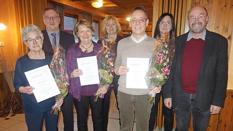 Auszeichnungen anlässlich des "Öbersten" (v.l.): Elfriede Welsch, Gerd Mücke, Erika Kern, Anke Kroll, Tilo Hannemann, Petra Heubner, Arnold Kroll. Foto: Doris Weidner