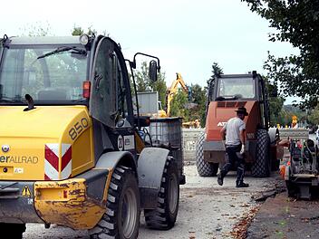 Die Arbeiten in der Erlanger Straße laufen unter Hochdruck.Richard Sänger