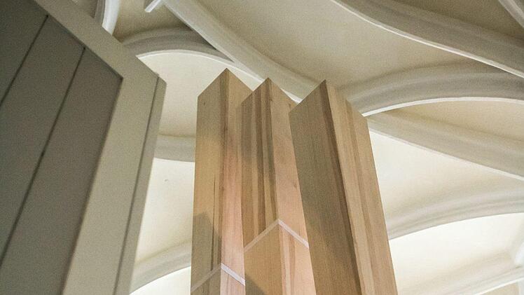 Mächtig große neue Pfeifen in zwei Bass-Registern hat die SChuke-Orgel in der Coburger Morizkirche erhalten.Foto: Jochen berger