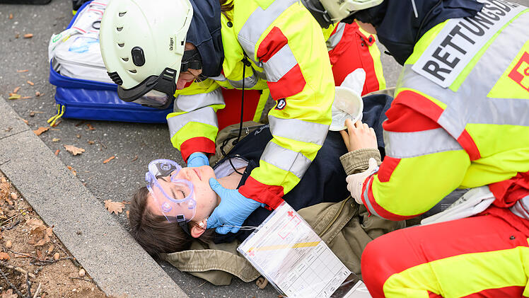N&uuml;rnberg: Gro&szlig;&uuml;bung mit rund 400 Personen - Geiselnahmen und Amokl&auml;ufe