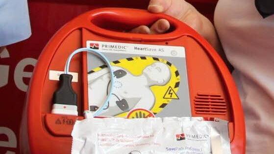 Dieser medizinische Defibrillator wurde am Wochenende in Untermerzbach aus dem Erdgeschoss des Rathauses entwendet. Foto: Helmut Will
