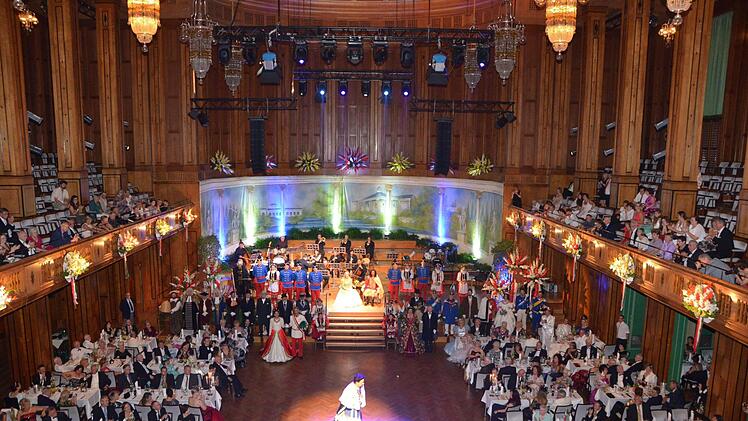Eindrücke von Rakoczy-Ball und Gläser-Polonaise. Foto: Peter Rauch
