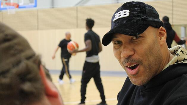 LaVar Ball bei einer morgendlichen Trainingseinheit in der Bamberger Baskidhall. Foto: Dominic Buckreus