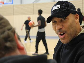 LaVar Ball bei einer morgendlichen Trainingseinheit in der Bamberger Baskidhall. Foto: Dominic Buckreus