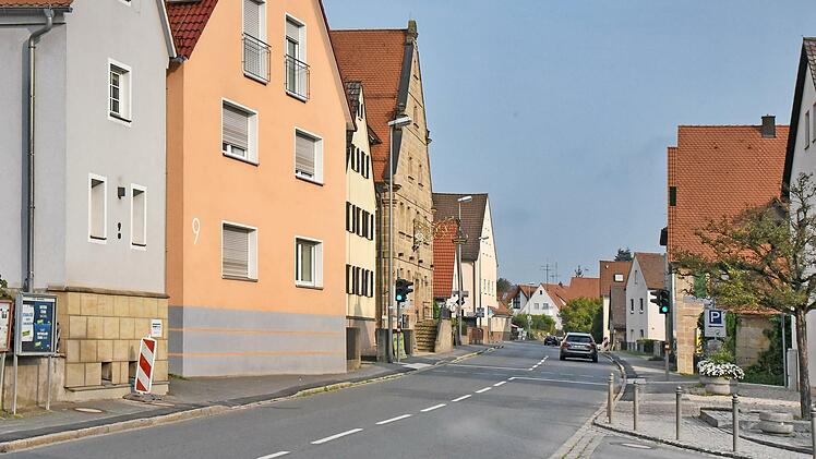 Am Rand der Hauptstra&szlig;e in Dormitz stehen viele H&auml;user mit Sanierungsbedarf.