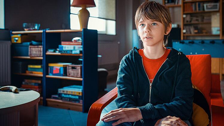 Der 14-j&auml;hrige Levi (Christoph Lackner-Zinner) ist das Nesth&auml;kchen der Gruppe. Doch auch er hat in seinem kurzen Leben schon viel Leid erfahren.