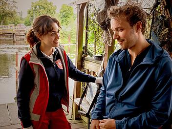 Not&auml;rztin Nina (Sabrina Amali) lernt bei ihrem ersten Einsatz in der zweiten Staffel den Ersthelfer Philipp (Max Woelky) kennen. Er war gerade am Neckar joggen, als er auf die Jugendlichen in Not aufmerksam wurde. Zwischen ihm und Nina entwickelt sich eine Liebesgeschichte.
