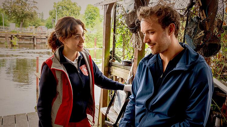 Not&auml;rztin Nina (Sabrina Amali) lernt bei ihrem ersten Einsatz in der zweiten Staffel den Ersthelfer Philipp (Max Woelky) kennen. Er war gerade am Neckar joggen, als er auf die Jugendlichen in Not aufmerksam wurde. Zwischen ihm und Nina entwickelt sich eine Liebesgeschichte.