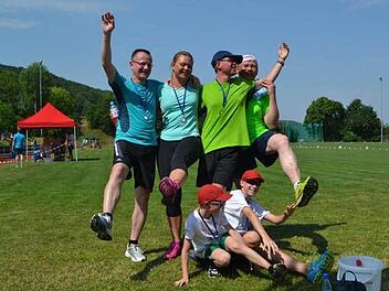 Glücksgefühle im Ziel: Die Ramsthaler Laufgruppe hat die zehn Kilometer geschafft. Foto: privat