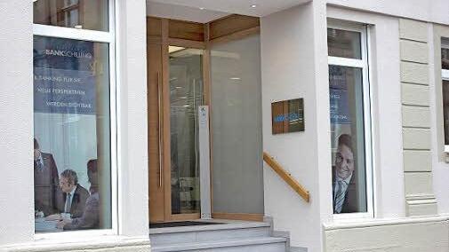Der Haupteingang der Bank Schilling.