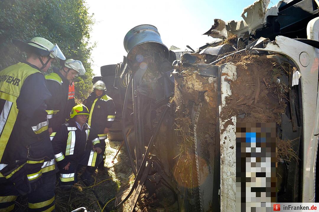 Unfall auf A73 bei Buttenheim: Lkw umgekippt