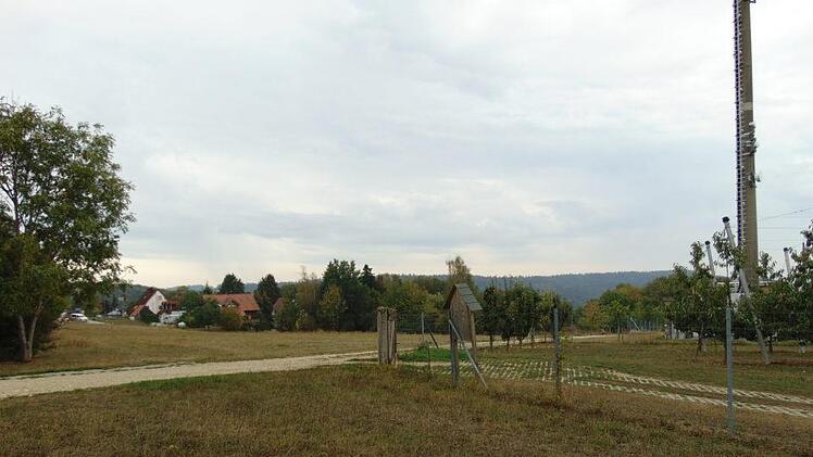 Das Baugebiet in Sollenberg für zwei oder drei neue Bauplätze Foto: Petra Malbrich