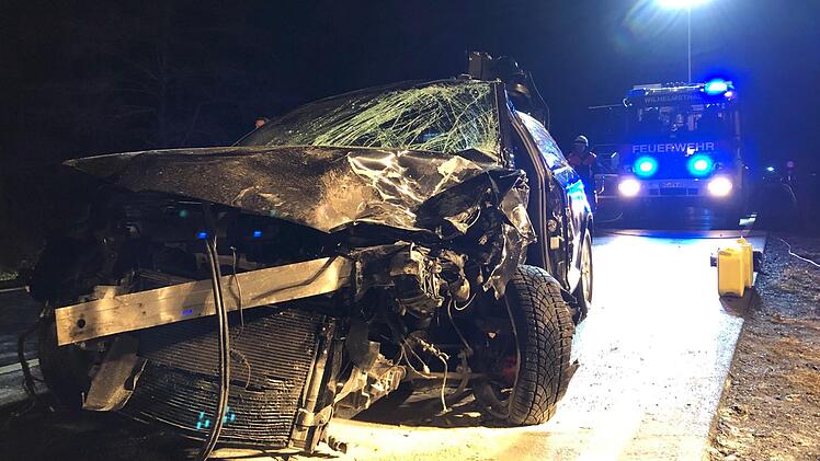 Die Fahrerin des Audi wurde bei dem Unfall schwer verletzt.Fotos: Alexander Löffler