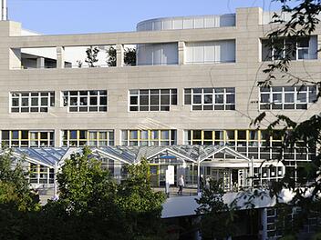 Klinikum Nürnberg muss Operationen wegen Corona teils verschieben - "mitten in Sommerwelle"