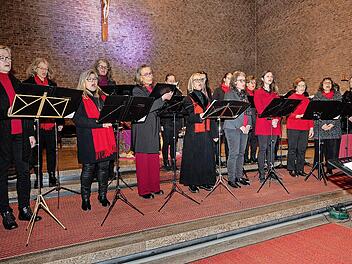Der Gesangsverein Hausen lud im Weihnachtskonzert zum Mitsingen ein.
