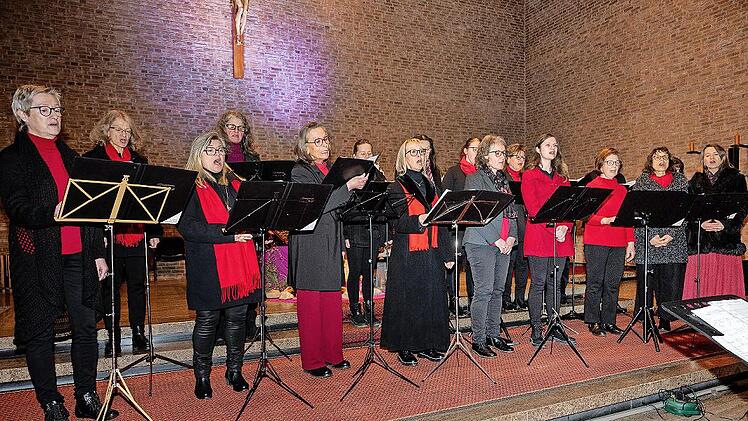 Der Gesangsverein Hausen lud im Weihnachtskonzert zum Mitsingen ein.