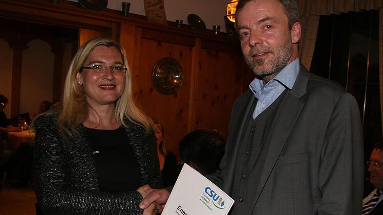 "Ich werde das Papier durcharbeiten, und dann sehen wir weiter", sagt Huml und freut sich sichtlich über das Engagement.