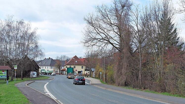 Wie sollen Rothwind und Fassoldshof gestaltet werden, wenn die Bundesstraße einmal aus dem Ort verlegt worden ist? Dazu will die CSU einen Wettbewerb mit Bürgerbeteiligung durchführen. Foto: Archiv/Peter Müller