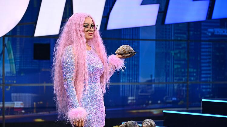 Skurriler Auftritt: "Snailfluencerin" Kris Buckley präsentierte ihre Riesenschnecken und einen wichtigen Hinweis: "Die Schnecke feucht halten, ist das A und O."