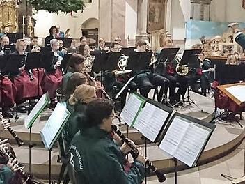 Ein schönes Bild bot der Musikverein Knetzgau beim Adventskonzert in der Knetzgauer Kirche.  Foto: privat