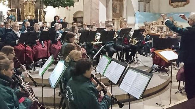 Ein schönes Bild bot der Musikverein Knetzgau beim Adventskonzert in der Knetzgauer Kirche.  Foto: privat