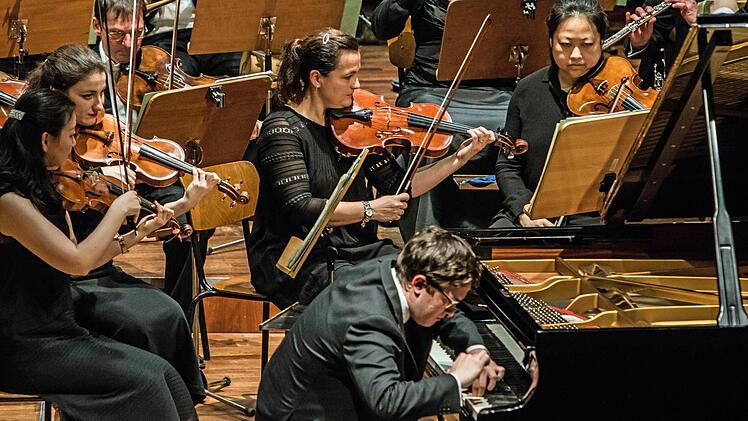 al nicht im Landestheater, sondern als Zusammenarbeit mit der Gesellschaft der Musikfreunde