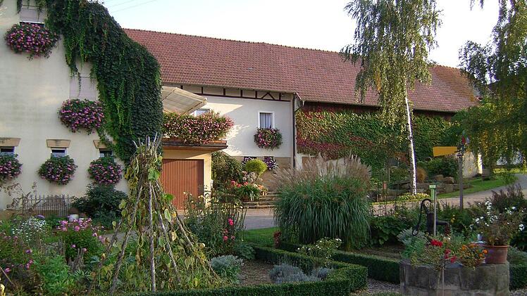 Blick vom Bauerngarten in Richtung Haus. Foto: privat