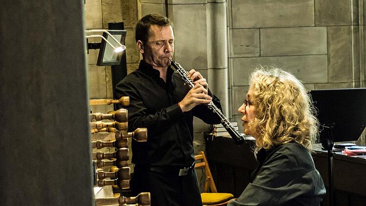 Gabriele Hirsch an der Orgel und der Oboist Bernhard Forster gestalteten ein Konzert in St. Augustin. Foto: Jochen Berger