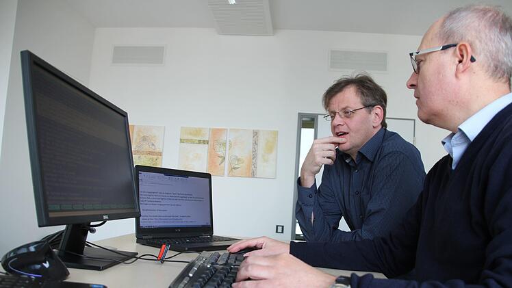 Robert Sappert-Ernst (links) und Bernd Hanisch beraten von ihrem Büro im Medical Valley Center aus mittelständische Unternehmen aus der Region in Fragen der IT-Sicherheit. Foto: Ronald Heck