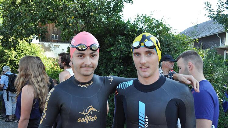 Die beiden Kulmbacher Triathleten Carsten Friedmann (links) und Philipp Neumeister vor dem Start der olympischen Distanz. Foto: privat