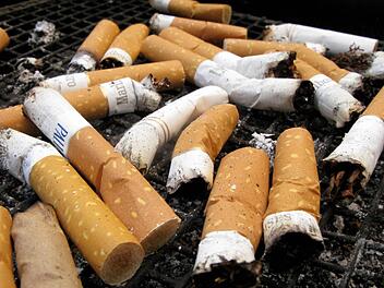 Die Stadt N&uuml;rnberg hat bereits neue Papierk&ouml;rbe mit Aschenbechern  installiert.  Symbolfoto: Stephan Jansen dpa/lby