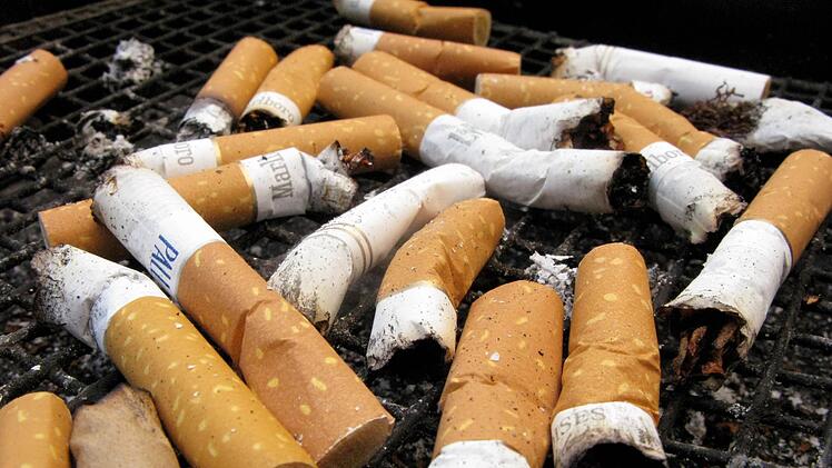 Die Stadt N&uuml;rnberg hat bereits neue Papierk&ouml;rbe mit Aschenbechern  installiert.  Symbolfoto: Stephan Jansen dpa/lby