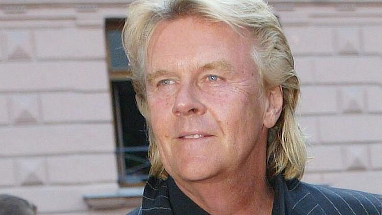 Im Februar 2003 machte Carpendale &ouml;ffentlich, dass er an Multipler Sklerose leidet, kurz darauf k&uuml;ndigte er seinen R&uuml;ckzug aus dem Musikgesch&auml;ft an.