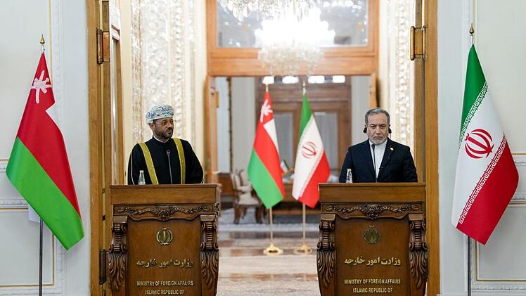 Au&szlig;enminister von Oman besucht Teheran