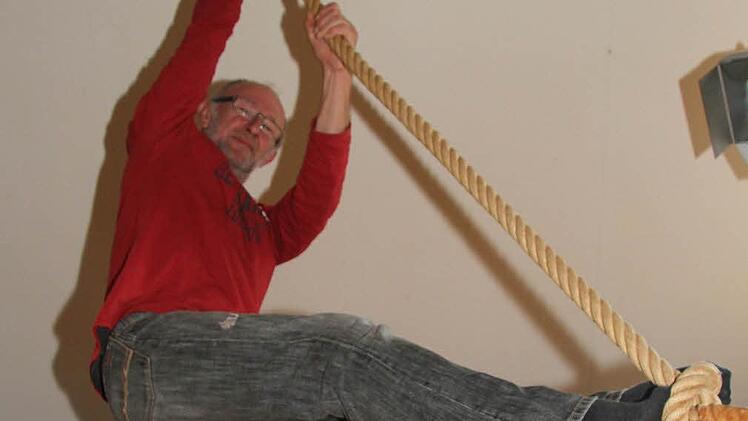 Klimmzüge fürs Design - für Michael Bauerschmidt total normal. Hauptsache ein bisschen anders, lautet seine Devise. Foto: Sonja Adam